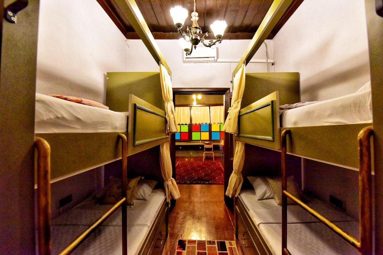 Lords Hostel & Pub アンタルヤ エクステリア 写真