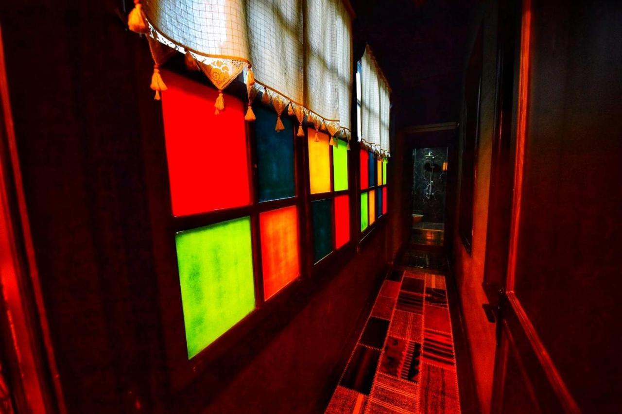 Lords Hostel & Pub アンタルヤ エクステリア 写真